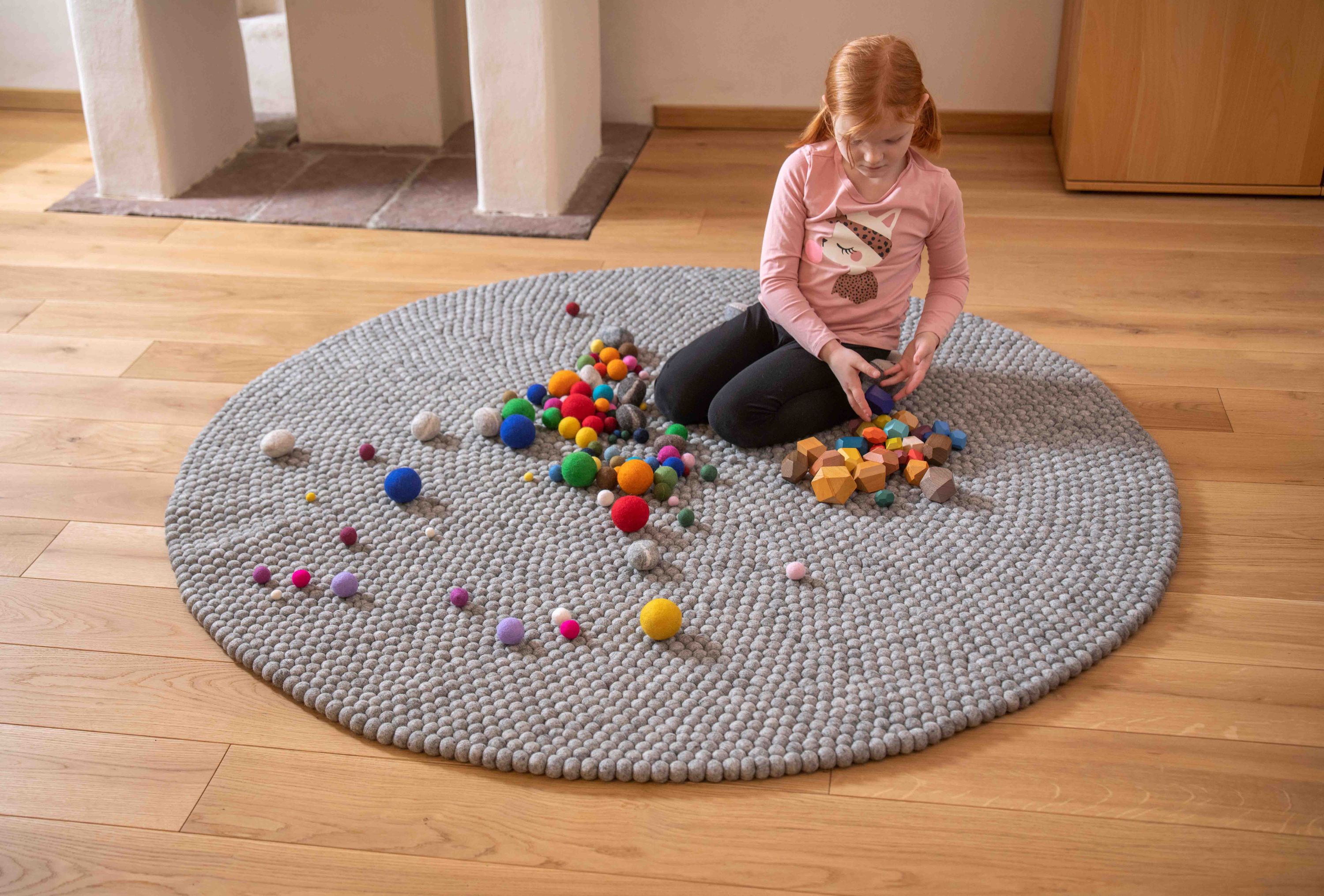 Filzkugel Teppich rund 160 cm