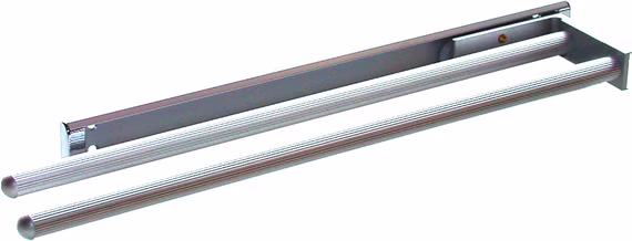 Zweiarmiger Handtuchauszug in Silber, Modell 170105.S von QUELLMALZ. Zweiarmiger Handtuchauszug in Silber, Modell 170105.S von QUELLMALZ.