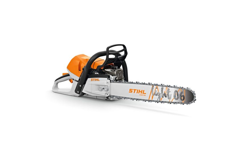 Stihl Motorsäge MS400 C-M 45cm Stihl Motorsäge MS400 C-M 45cm Studioaufnahme von rechts