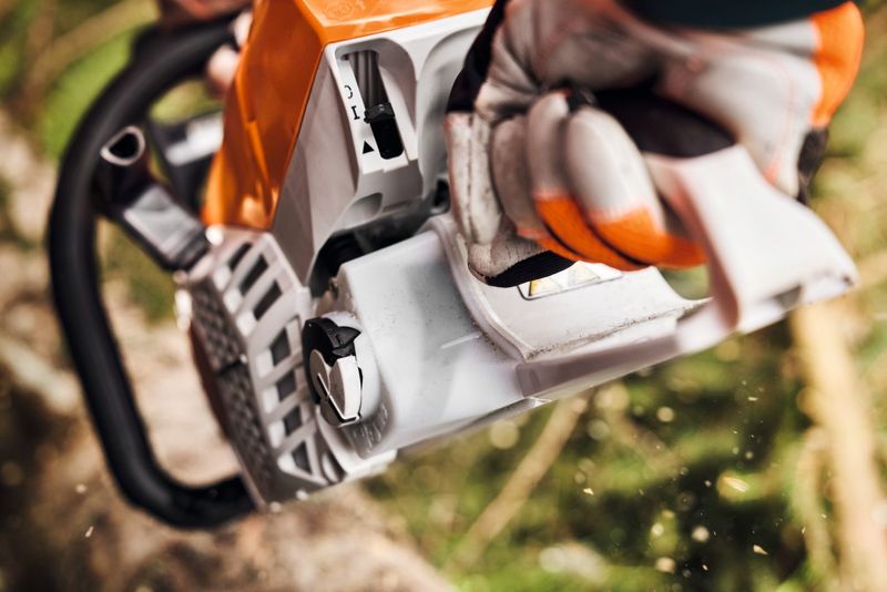 Stihl Motorsäge MS400 C-M 45cm Stihl Motorsäge MS400 C-M 45cm Detailaufnahme Griff und Starter