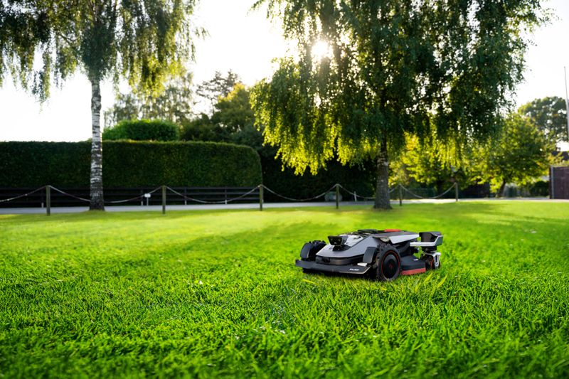 Sunseeker X9 Mähroboter Sunseeker X9, Outdooransicht von vorne links