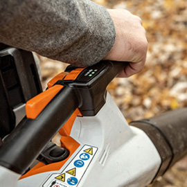 STIHL Akku-Blasgerät BGA 200 mit Komfort-Tragsystem STIHL Akku-Blasgerät BGA 200 mit Komfort-Tragsystem