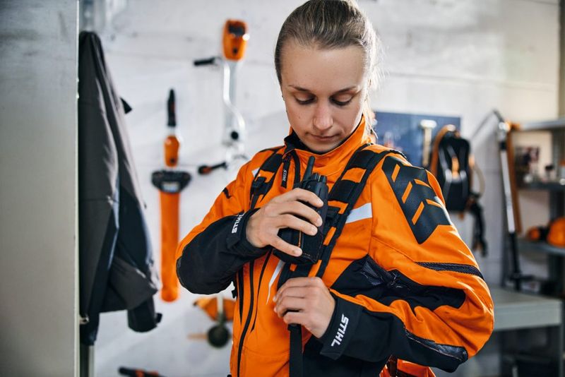 STIHL Funkgerät-Tasche ADVANCE X-Flex Tasche für Funkgeräte ADVANCE X-Flex: Schutz bei gleichzeitiger Bedienbarkeit für Funkgeräte
