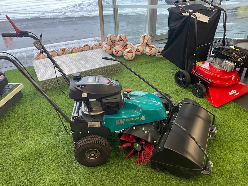 Kehrmaschine Remarc Domus X mit Behälter Set Kehrmaschine Remarc Domus X mit Behälter Set