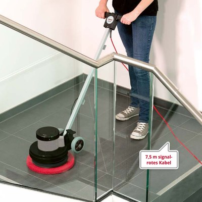 EEM 13 R auf der Treppe