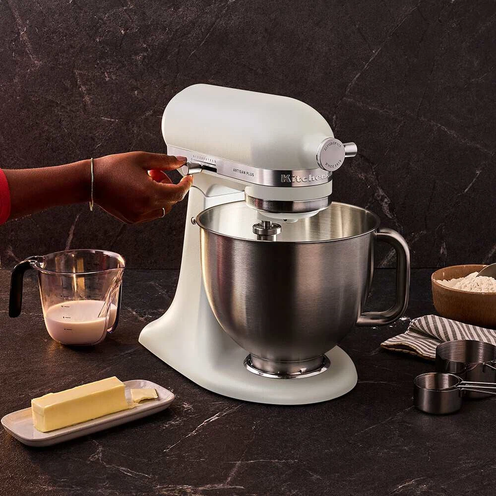 KitchenAid 4,7 L 5KSM50 Artisan Plus Küchenmaschine Pastalover mit 3-in-1 Nudelvorsatz-Porcelain White