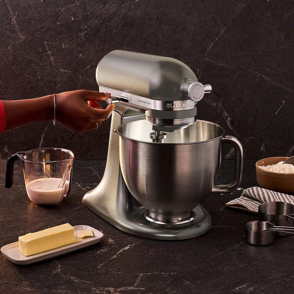 KitchenAid 4,7 L 5KSM50 Artisan Plus Küchenmaschine Pastalover mit 3-in-1 Nudelvorsatz-Medaillon Silber