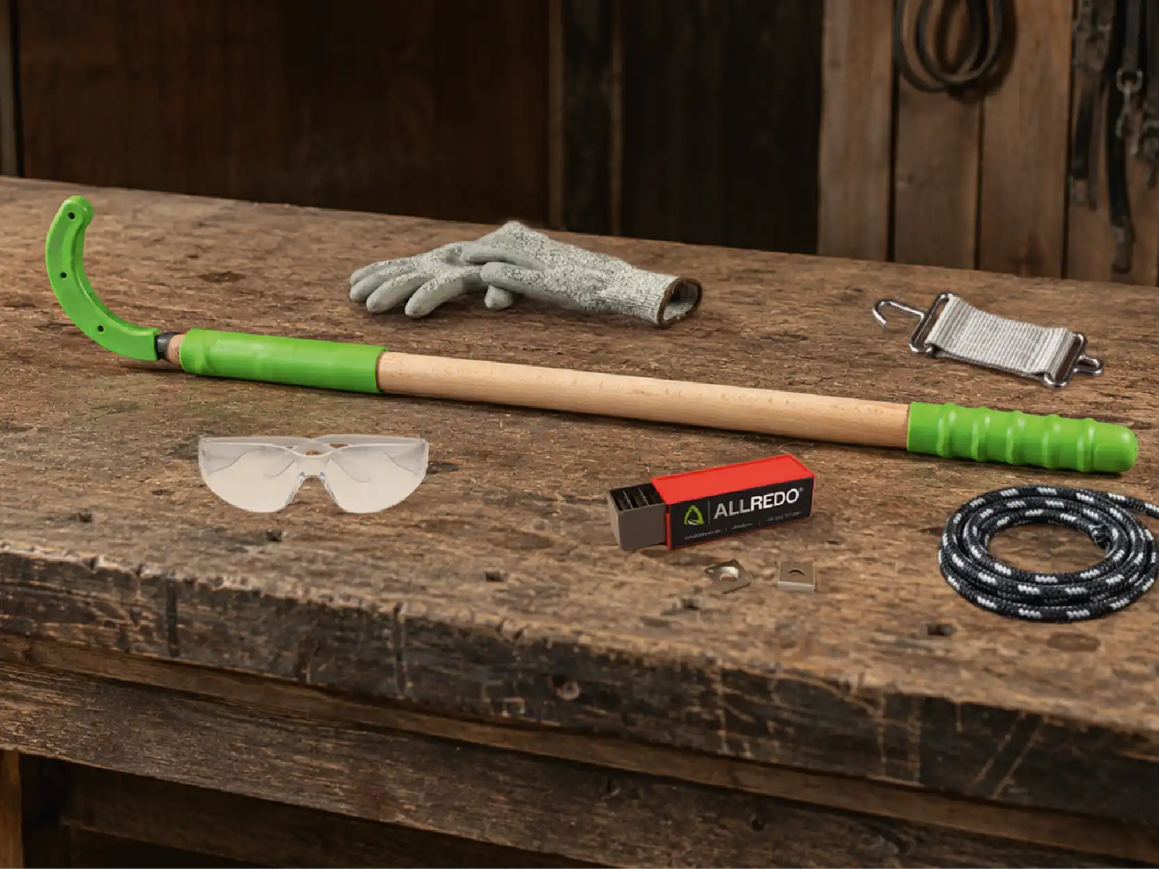 Schutzbrille, Handschuhe, Bandagenentferner und Zubehör für Klauenpfleger
