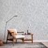 Vliestapete-Floral-Blattmuster-Weiss-Grau-Metallic-82439-63223254 1
