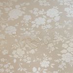 Gepraegt-Blumen-Beige-Creme5.jpeg