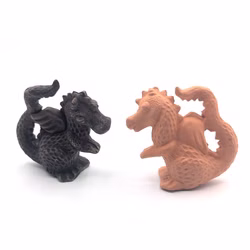 Drachen Figuren aus Ton sitzend Sortiment beide Drachen Figuren aus Ton sitzend Sortiment beide (Produktbild)
