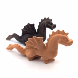 Drachen Figuren aus Ton Sortiment hintereinander stehend Drachen Figuren aus Ton Sortiment hintereinander stehend (Produktbild)