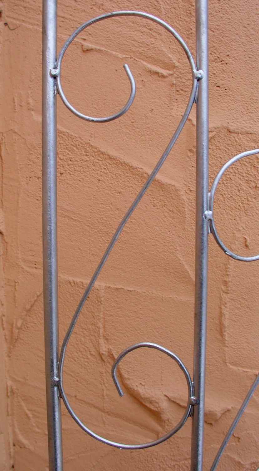 Rankgitter Spalier Rankhilfe Fallrohr halbrund Pisa Feuer Verzinkt Rankgitter Spalier Rankhilfe Fallrohr halbrund Pisa Feuer Verzinkt
