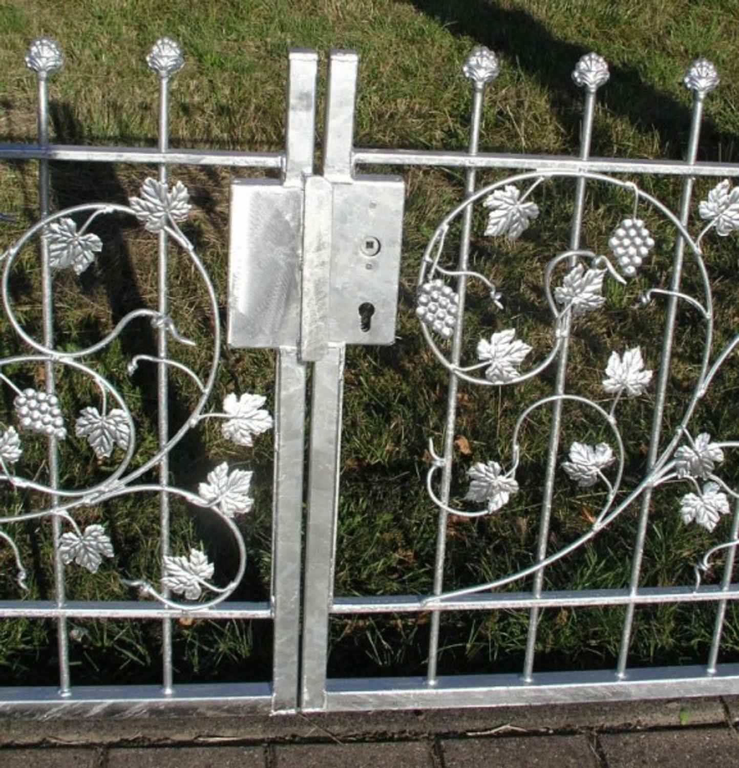 Hoftor Gartentor Einfahrtstor Metall Schmiedeeisen Bachus-FT400/100R Verzinkt Hoftor Gartentor Einfahrtstor Metall Schmiedeeisen Bachus-FT400/100R Verzinkt