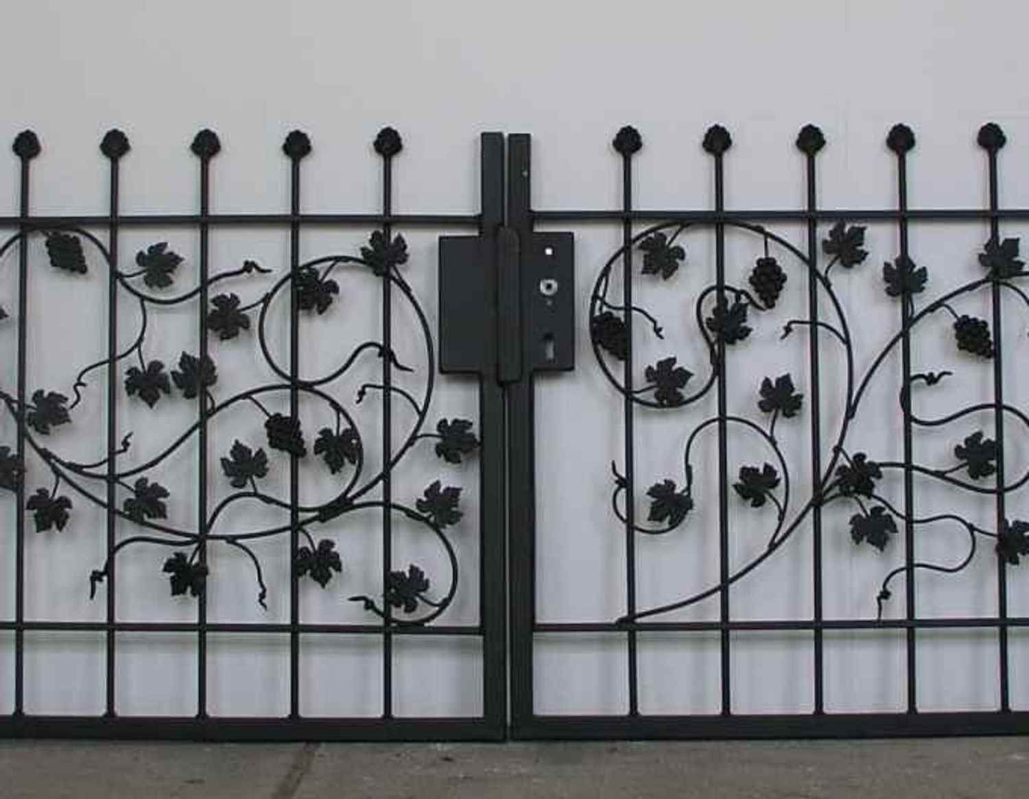 Hoftor Gartentor Einfahrtstor Metall Schmiedeeisen Bachus-FT400/100R Verzinkt Hoftor Gartentor Einfahrtstor Metall Schmiedeeisen Bachus-FT400/100R Verzinkt