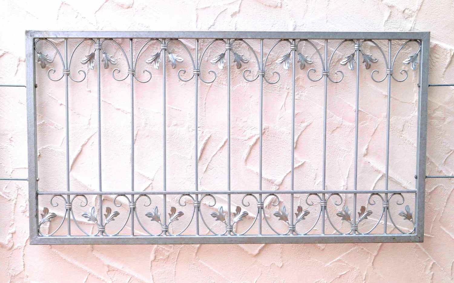 Fenstergitter Metall Schmiedeeisen Gitter Einbruchschutz Monaco-Z140/102 Feuerverzinkt Fenstergitter Metall Schmiedeeisen Gitter Einbruchschutz Monaco-Z140/102 Feuerverzinkt