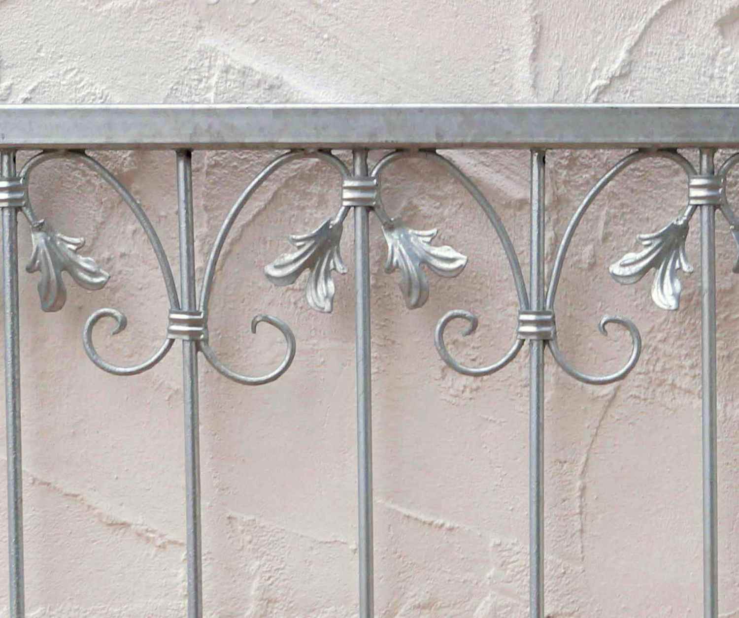 Fenstergitter Metall Schmiedeeisen Gitter Einbruchschutz Monaco-Z140/102 Feuerverzinkt Fenstergitter Metall Schmiedeeisen Gitter Einbruchschutz Monaco-Z140/102 Feuerverzinkt
