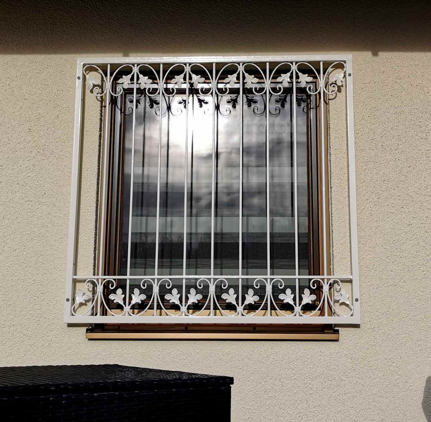 Fenstergitter Metall Schmiedeeisen Gitter Einbruchschutz Monaco-Z140/102 Feuerverzinkt Fenstergitter Metall Schmiedeeisen Gitter Einbruchschutz Monaco-Z140/102 Feuerverzinkt
