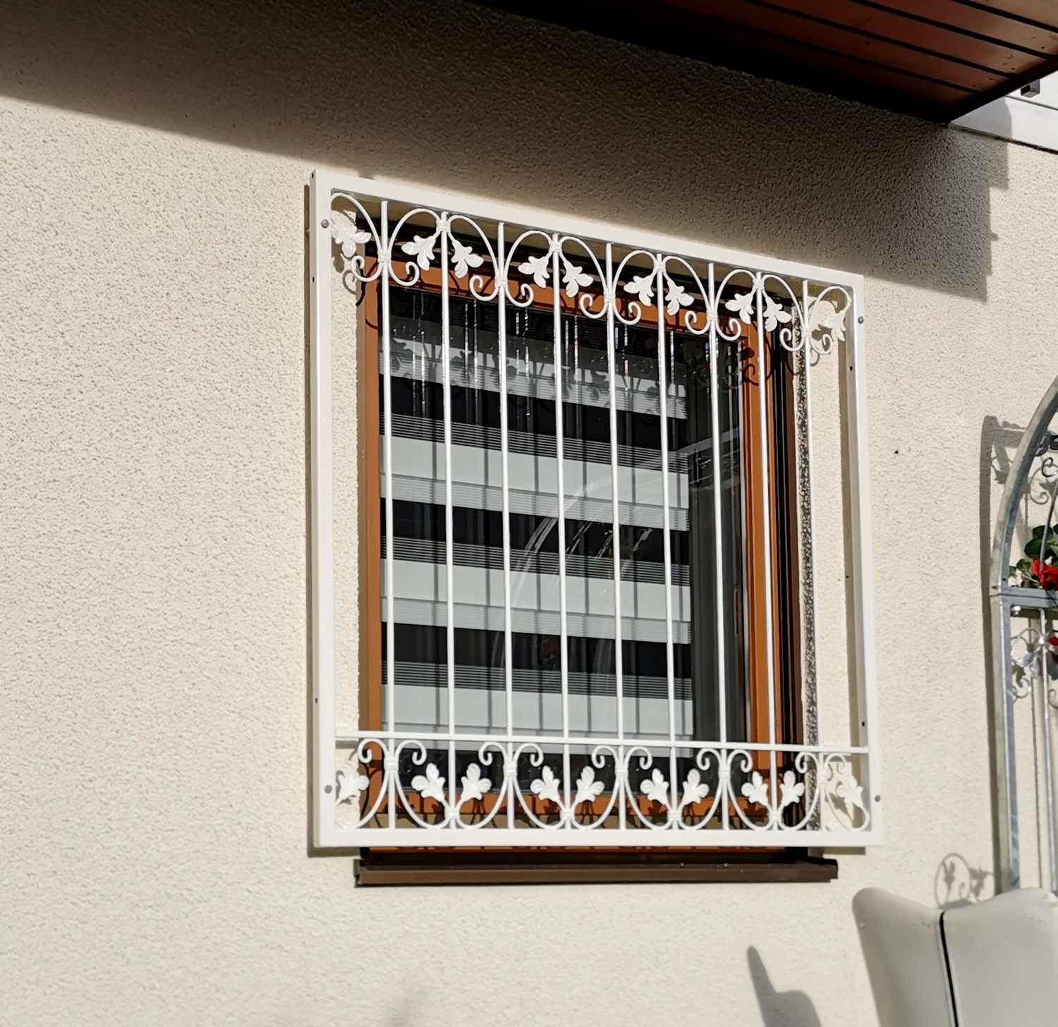 Fenstergitter Metall Schmiedeeisen Gitter Einbruchschutz Monaco-Z140/102 Feuerverzinkt Fenstergitter Metall Schmiedeeisen Gitter Einbruchschutz Monaco-Z140/102 Feuerverzinkt
