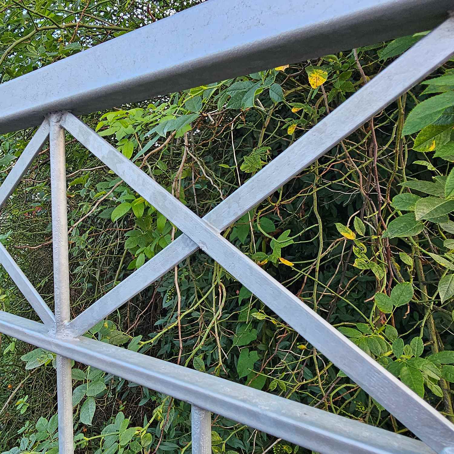 1 Meter Gartenzaun Zaunfeld Metall Balkon Crossline-Z120/200 Feuer verzinkt 1 Meter Gartenzaun Zaunfeld Metall Balkon Crossline-Z120/200 Feuer verzinkt