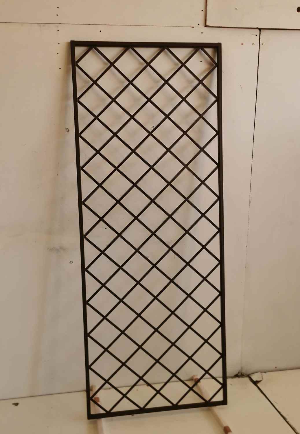 Rankgitter Spalier Rankhilfe Wandgitter Bozen 80 verzinkt braun Rosteffekt Rankgitter Spalier Rankhilfe Wandgitter Bozen 80 verzinkt braun Rosteffekt
