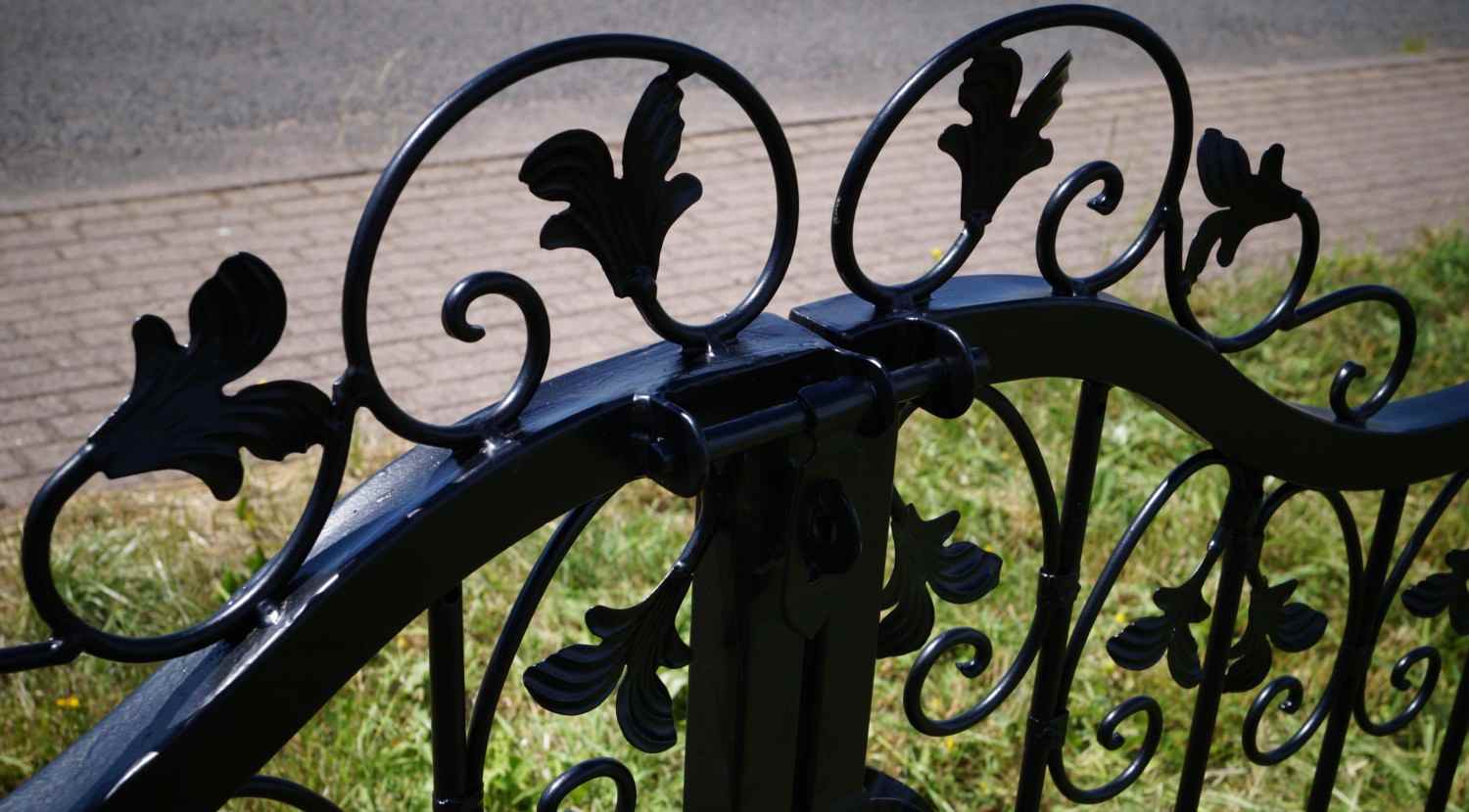 Tor Gartentür Pforte Rosenbogen mit Tür Monaco-RBGT-RBS 170/220 Schloss Schwarz