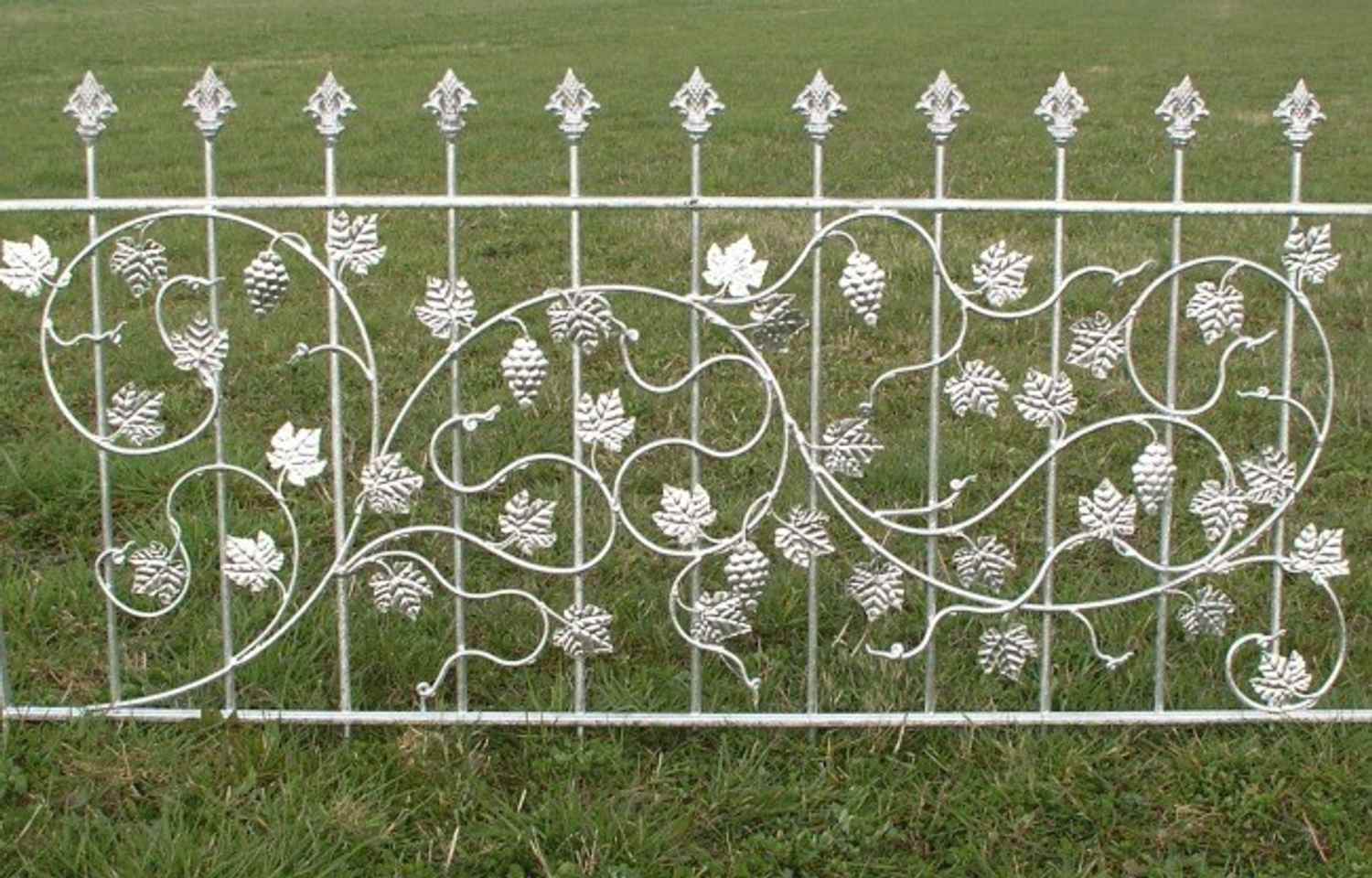 10 Meter Eisenzaun Metallzaun Schmiedeeisen Zaun Bachus-Z100/200 verzinkt 10 Meter Eisenzaun Metallzaun Schmiedeeisen Zaun Bachus-Z100/200 verzinkt