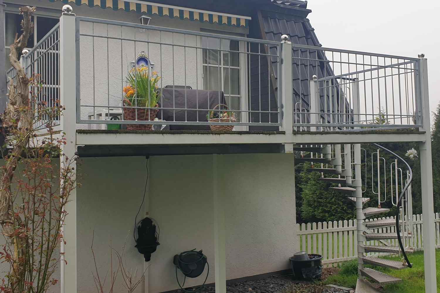 Metall Geländer modern Balkon Boston-Z100/200 Balkongeländer Feuer verzinkt Metall Geländer modern Balkon Boston-Z100/200 Balkongeländer Feuer verzinkt