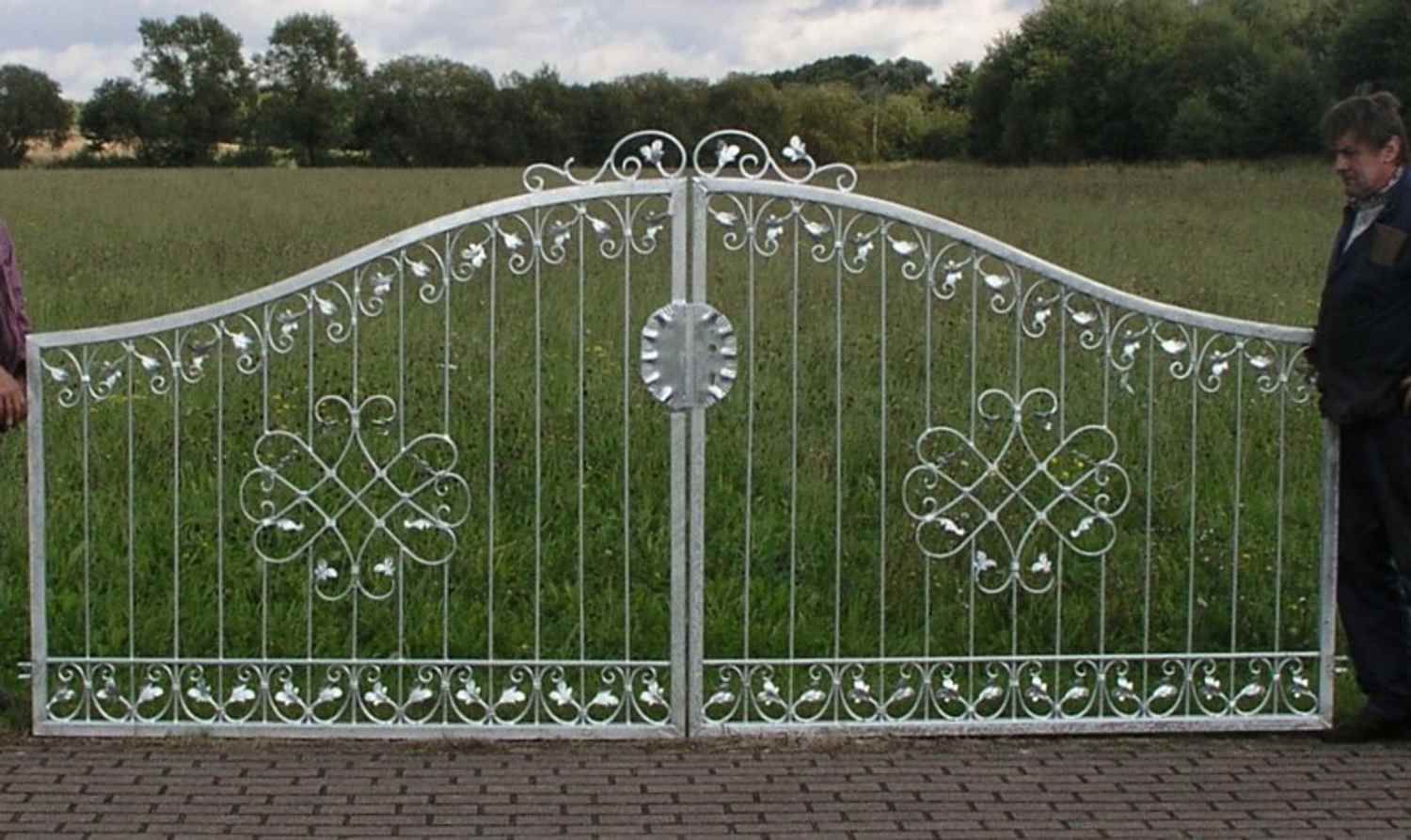 Gartentor Hoftor Tor Metall Schmiedeeisen Monaco-GT500/100A Verzinkt mit Torantriebsset komplett Einfahrtstor Automatik Tor Torantrieb P.-Set 120 Gartentor Hoftor Tor Metall Schmiedeeisen Monaco-GT500/100A Verzinkt mit Torantriebsset komplett Einfahrtstor Automatik Tor Torantrieb P.-Set 120