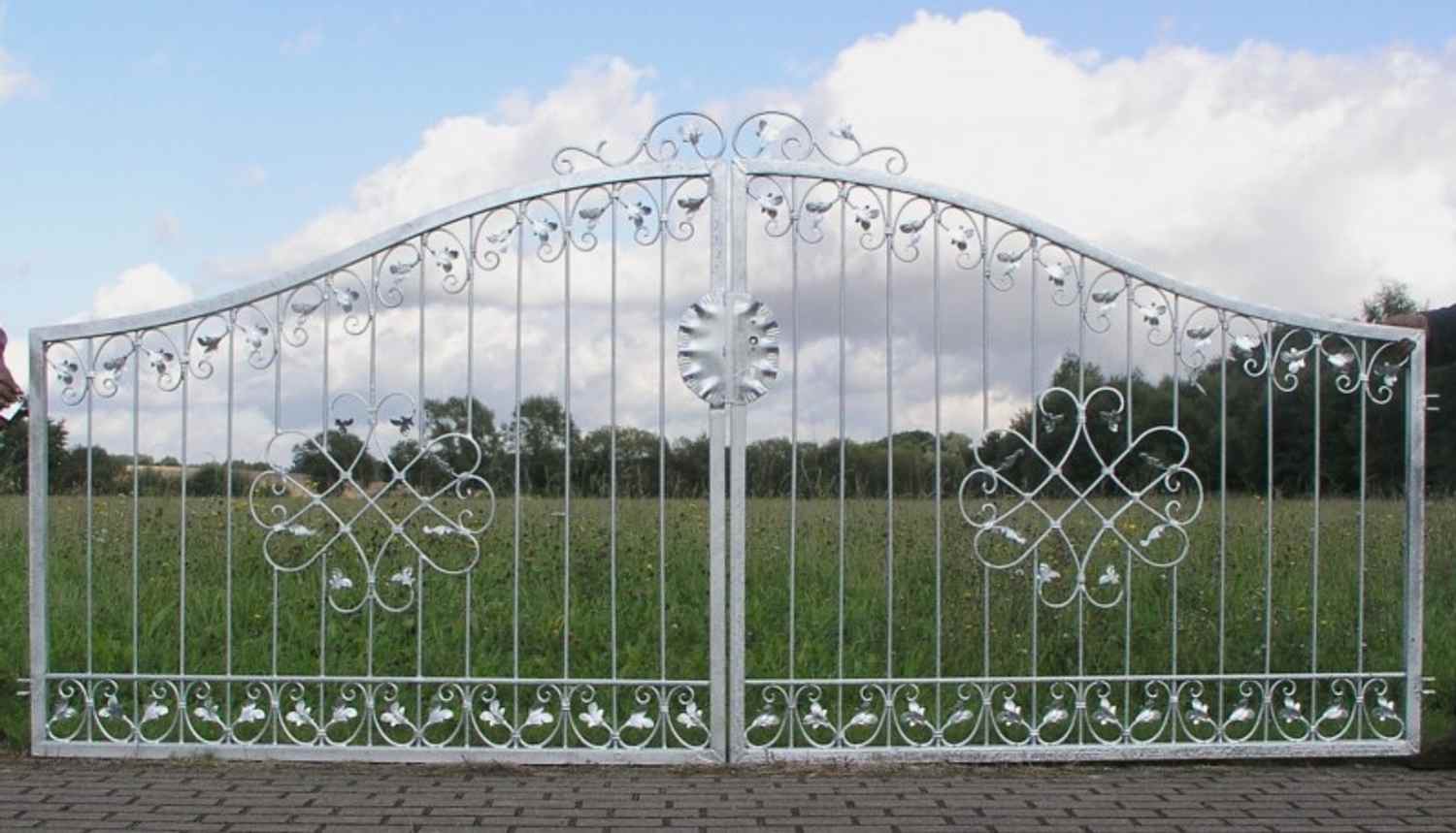 Gartentor Hoftor Tor Metall Schmiedeeisen Monaco-GT500/100A Verzinkt mit Torantriebsset komplett Einfahrtstor Automatik Tor Torantrieb P.-Set 120 Gartentor Hoftor Tor Metall Schmiedeeisen Monaco-GT500/100A Verzinkt mit Torantriebsset komplett Einfahrtstor Automatik Tor Torantrieb P.-Set 120