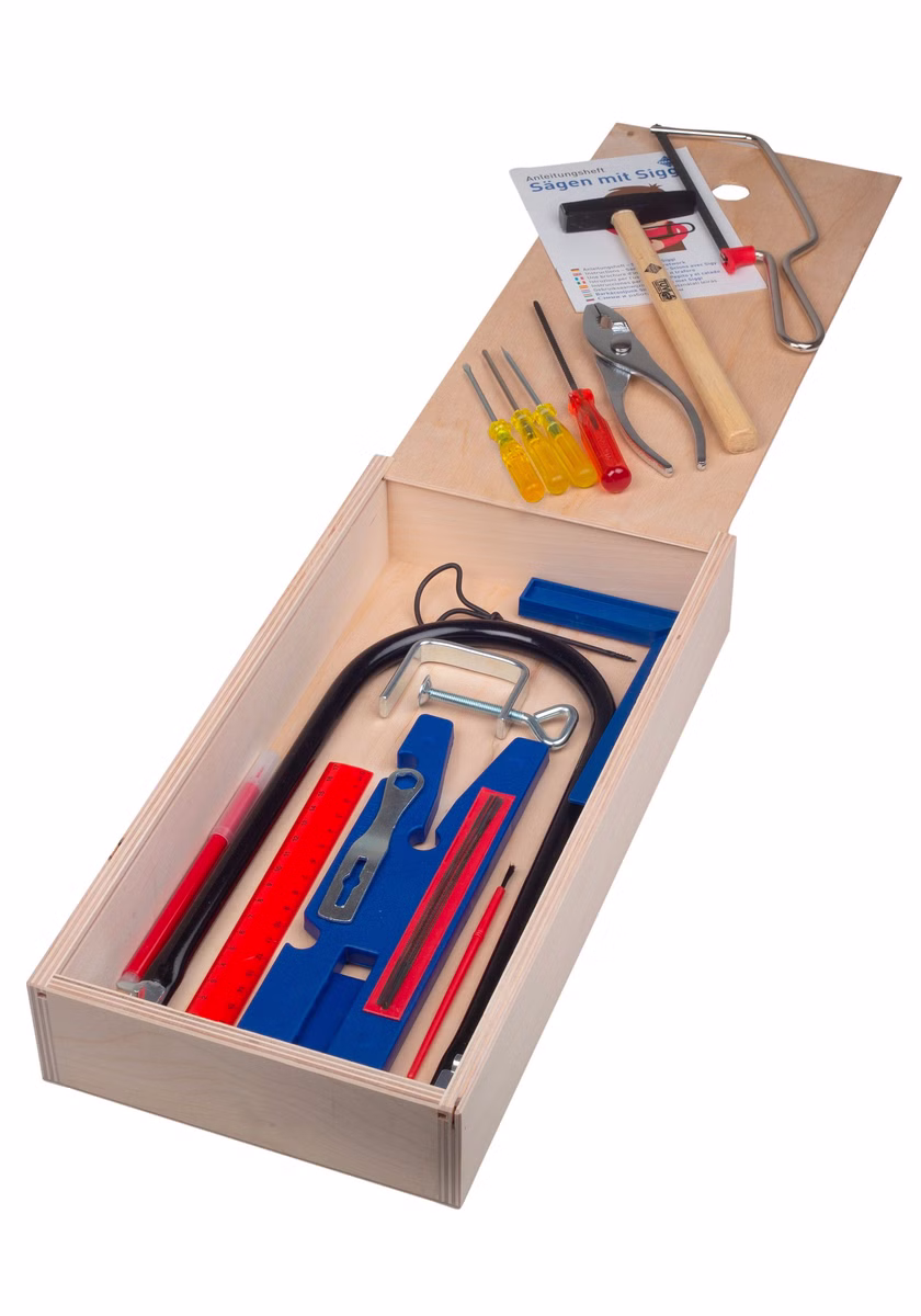 Qualitäts-Laubsägebox mit Schiebedeckel, 23 Teile Qualitäts-Laubsägebox mit Schiebedeckel, 23 Teile