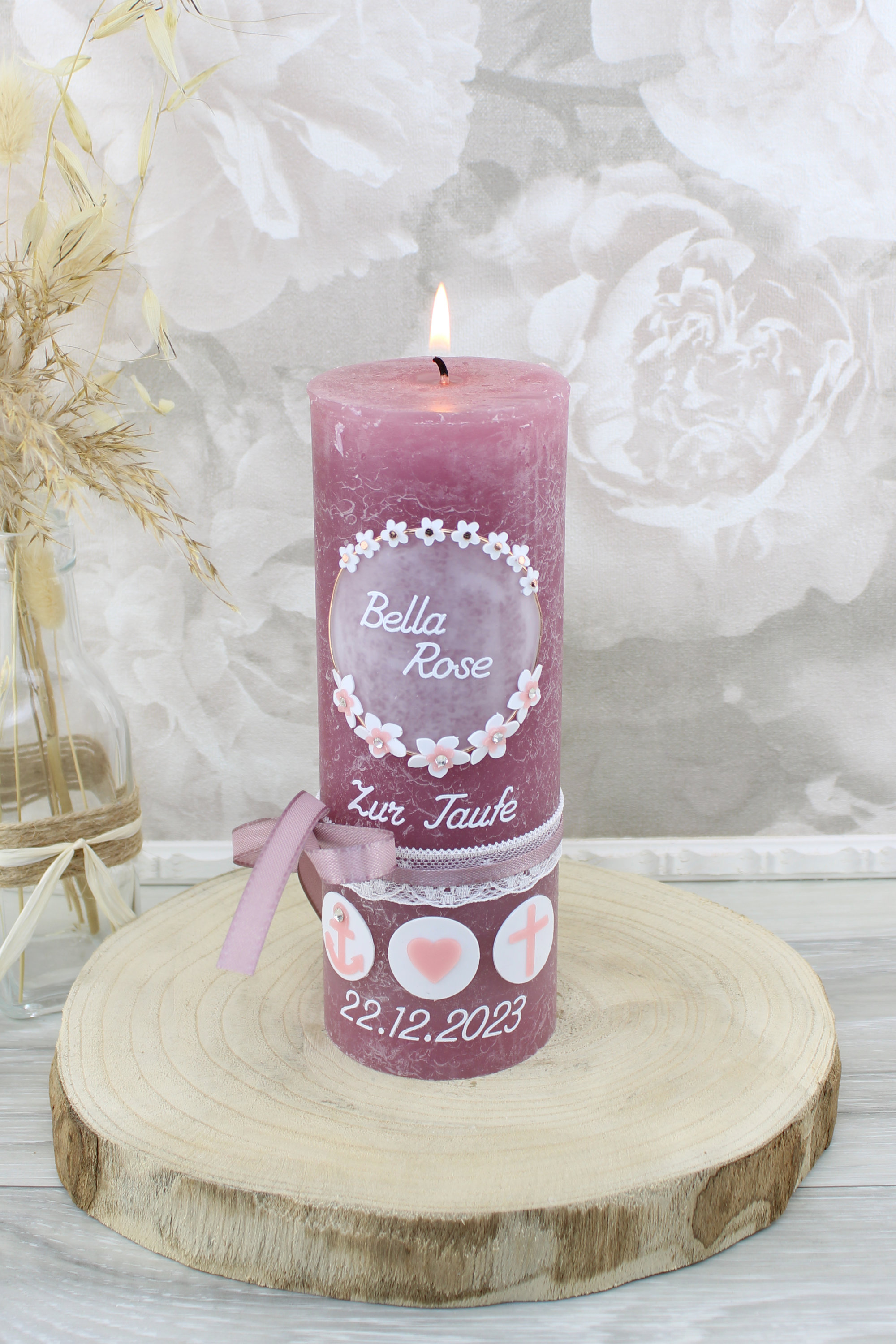 Taufkerze Rustik BELLA ROSE mit Blumenkranz und Taufsymbolen