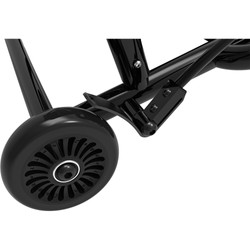 EzyRoller Classic schwarz Detailaufnahme der Bremsmechanik am schwarzen EzyRoller Classic Dreiradscooter