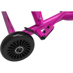 EzyRoller Classic pink Detailaufnahme der Handbremse beim pinken EzyRoller Classic Bewegungsspielzeug