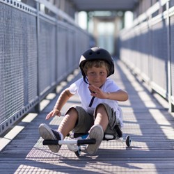 806035-EzyRoller-Mini-Dreirad-Kinderfahrzeug-fuer-Kleinkinder-2-4-Jahre-Maedchen-oder-Jungen-Trike-Dreiradscooter-Bewegungsspielzeug-Mini-Galeriebildvorlage-2000-x-2000-0002-alex-on-mini.jpg 806035-EzyRoller-Mini-Dreirad-Kinderfahrzeug-fuer-Kleinkinder-2-4-Jahre-Maedchen-oder-Jungen-Trike-Dreiradscooter-Bewegungsspielzeug-Mini-Galeriebildvorlage-2000-x-2000-0002-alex-on-mini.jpg