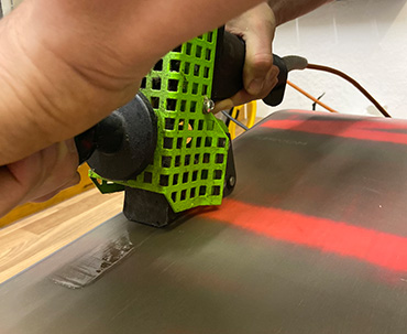 Snowboard Belag ausbessern in der Epoxy Werkstatt