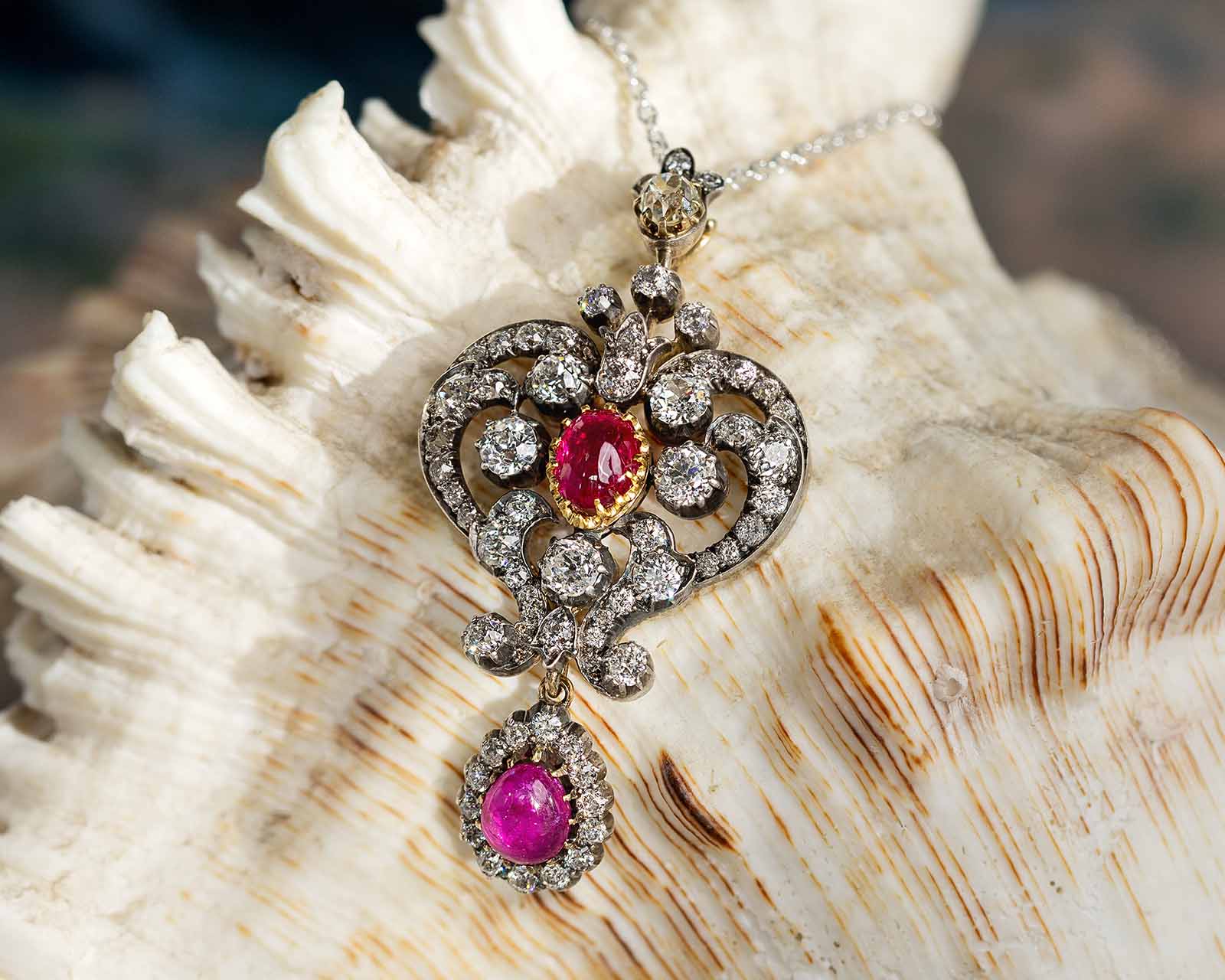 Antiker Schmuck erzählt Geschichten Antiker Schmuck erzählt Geschichten
