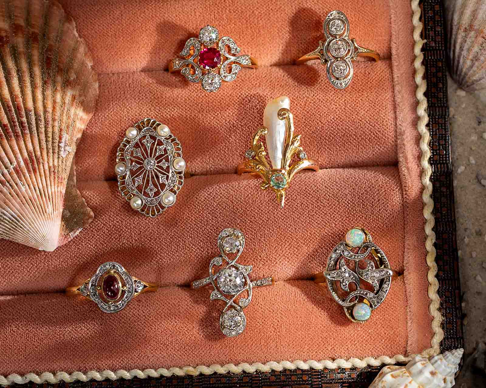 Antiker Schmuck erzählt Geschichten Antiker Schmuck erzählt Geschichten