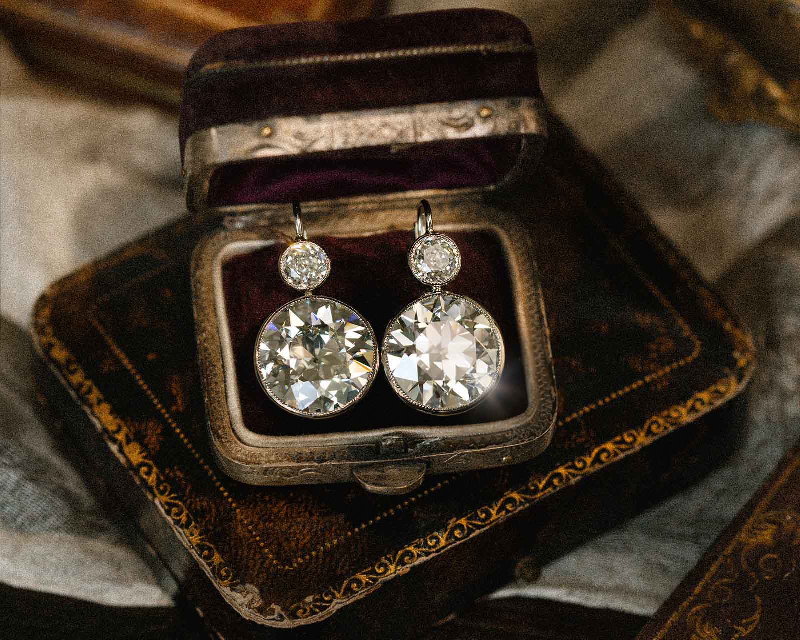 Antiker Schmuck erzählt Geschichten Antiker Schmuck erzählt Geschichten