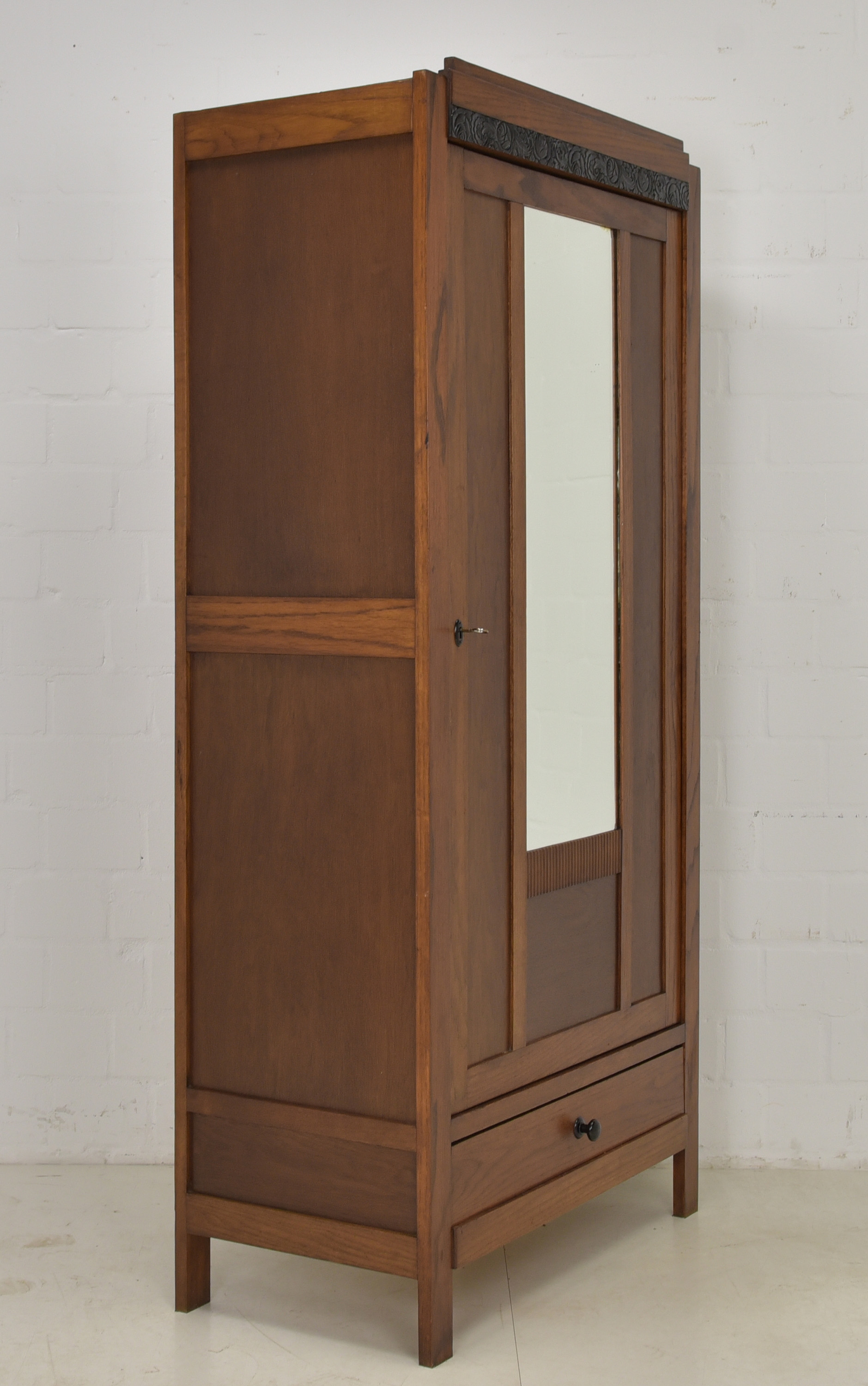 ANTIK! Kleiner Garderobenschrank restauriert Art Déco um 1930 Dielenschrank