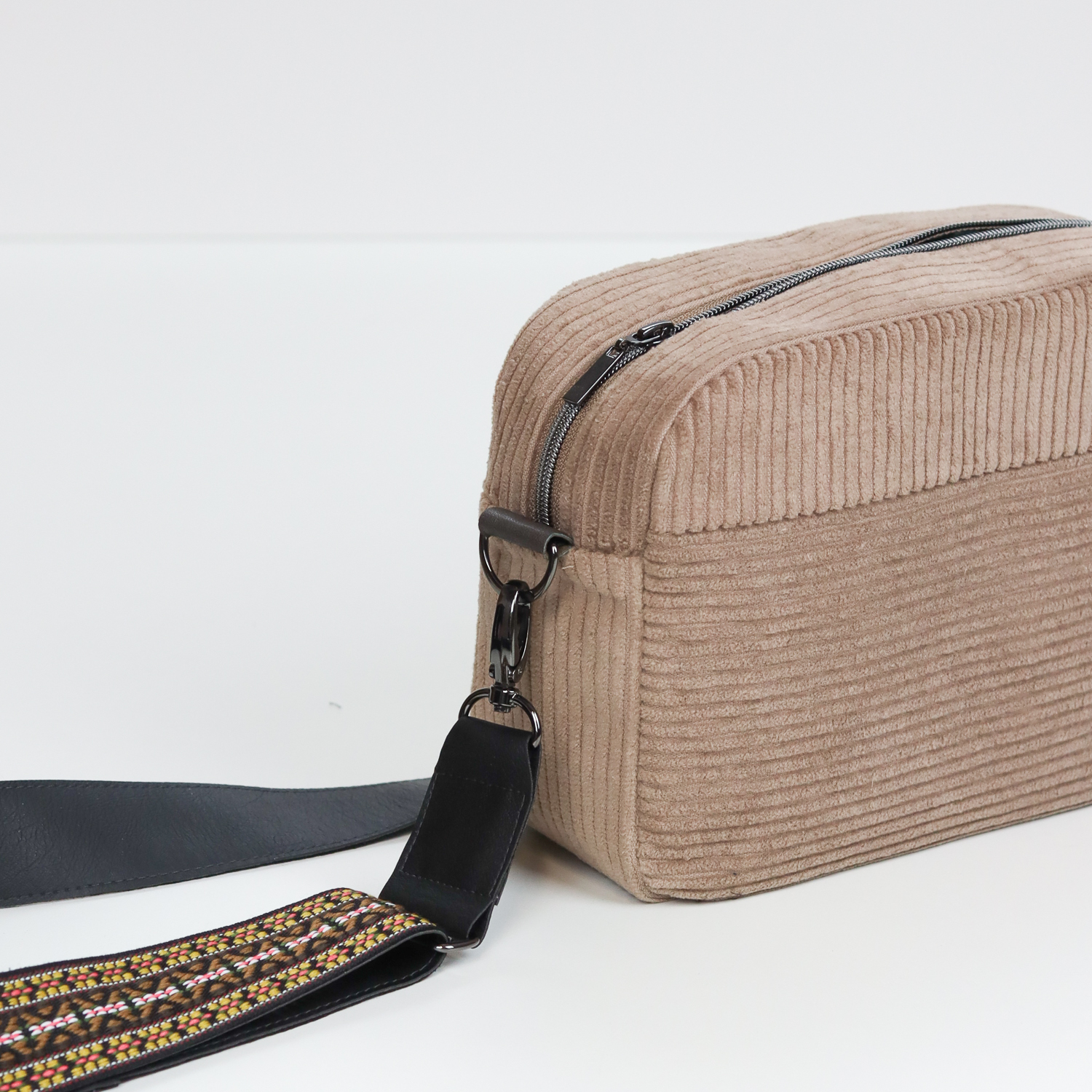 Umhängetasche 'Cambag Tessa Large' von creaResa *Taschenstar*-3 Umhängetasche 'Cambag Tessa Large' von creaResa *Taschenstar*-3