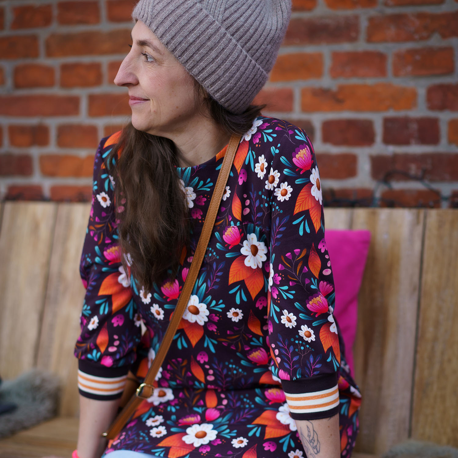 Sweat - Hamburger Liebe Travel The World Secret Garden Navy-1 Sweat - Hamburger Liebe Travel The World Secret Garden Navy-1