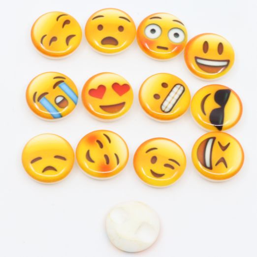 Kunststoffknopf mit Smiley 1,5 cm Kunststoffknopf mit Smiley 1,5 cm
