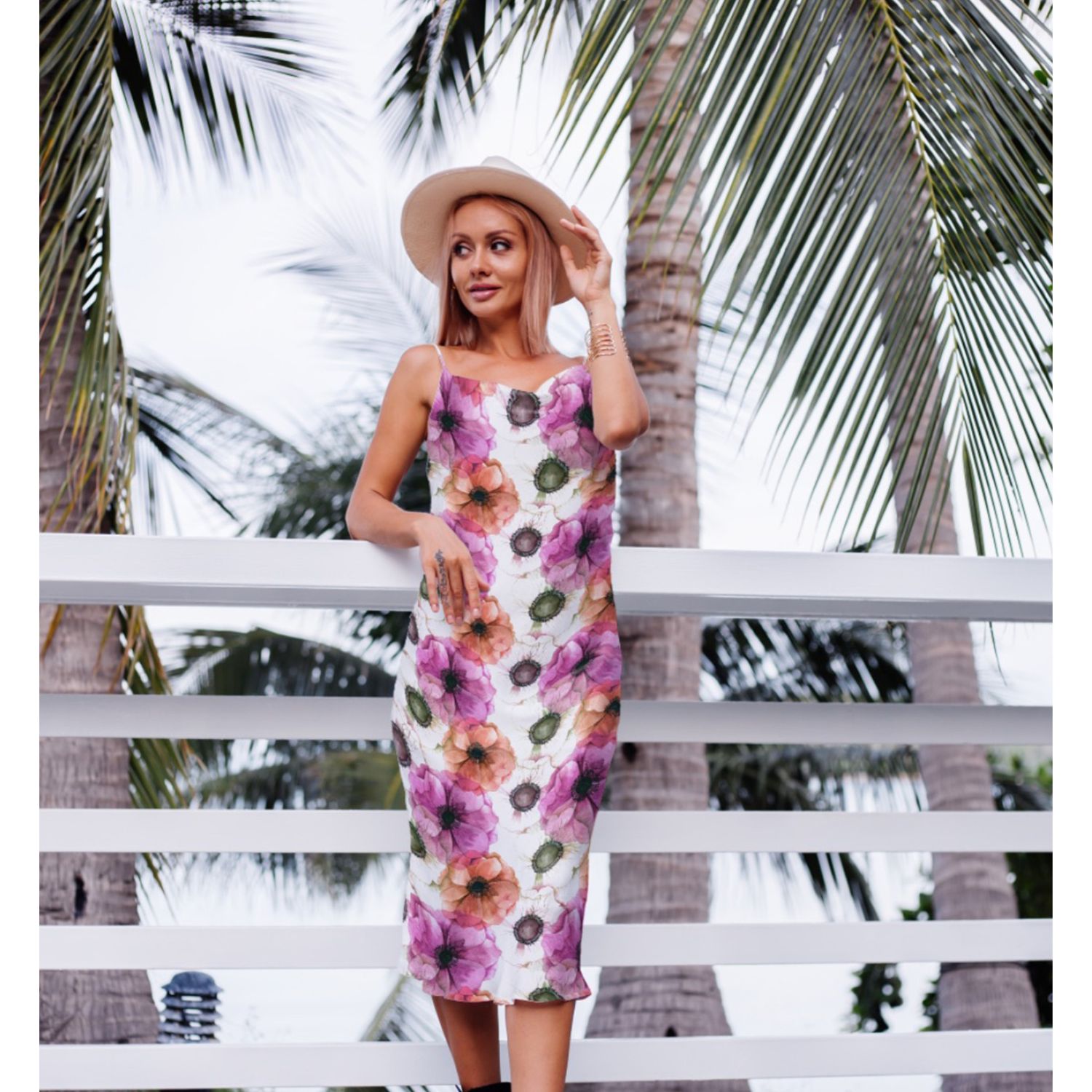 Popeline de viscose - Impression digitale Fleurs multicolores Ecru Rose vif-1 Popeline de viscose - Impression digitale Fleurs multicolores Ecru Rose vif-1
