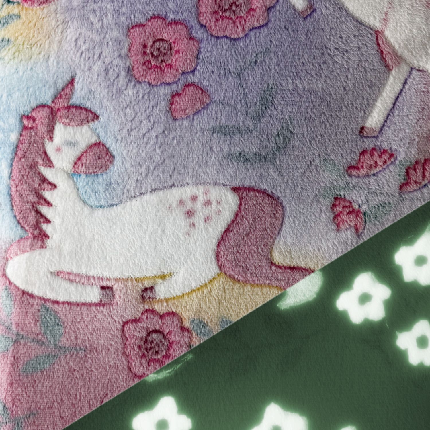 Wellness Fleece - Glow in the Dark Pegasus Blumen Multicolor-1 Wellness Fleece - Glow in the Dark Pegasus Blumen Multicolor-1