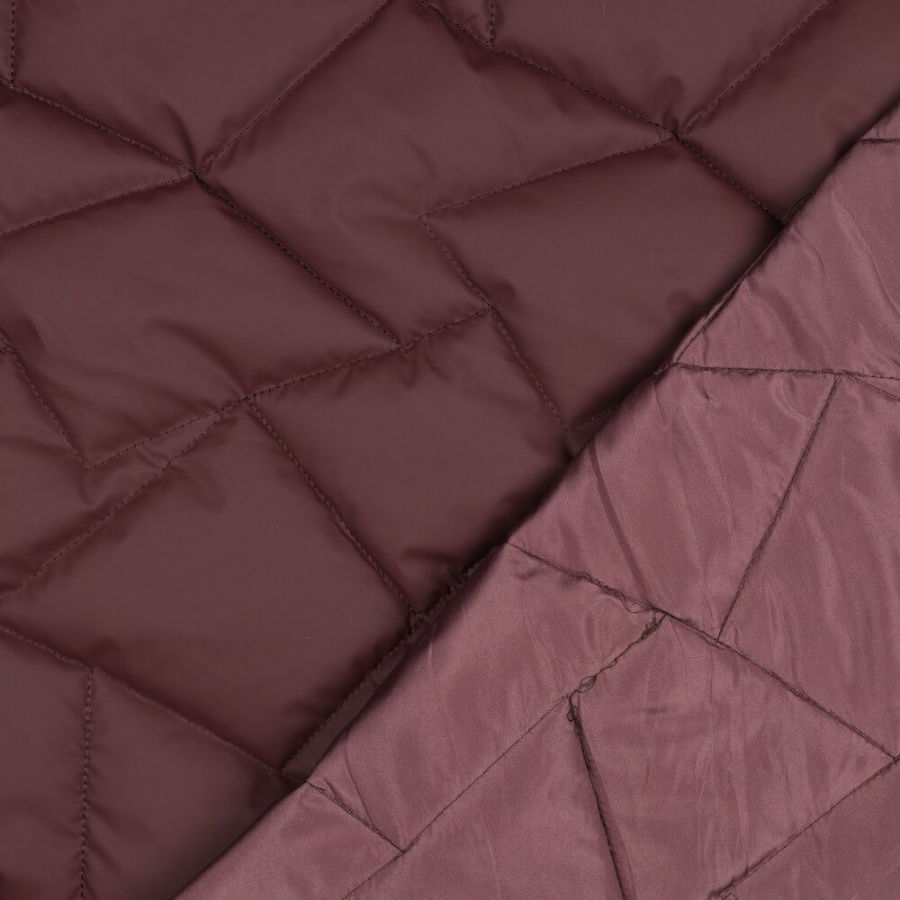 Gesteppter Jackenstoff - Geometric Bordeaux-1 Gesteppter Jackenstoff - Geometric Bordeaux-1