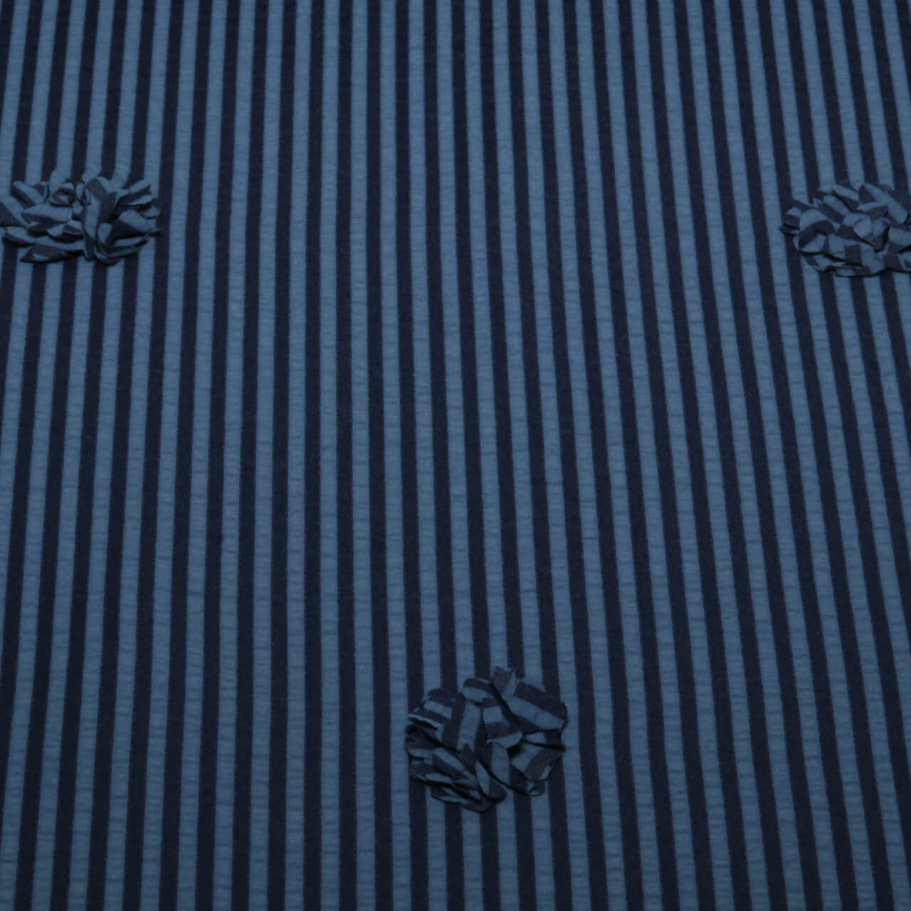 Viscose - Rayures Fleurs Cousues Teint dans la masse Bleu marine-0 Viscose - Rayures Fleurs Cousues Teint dans la masse Bleu marine-0