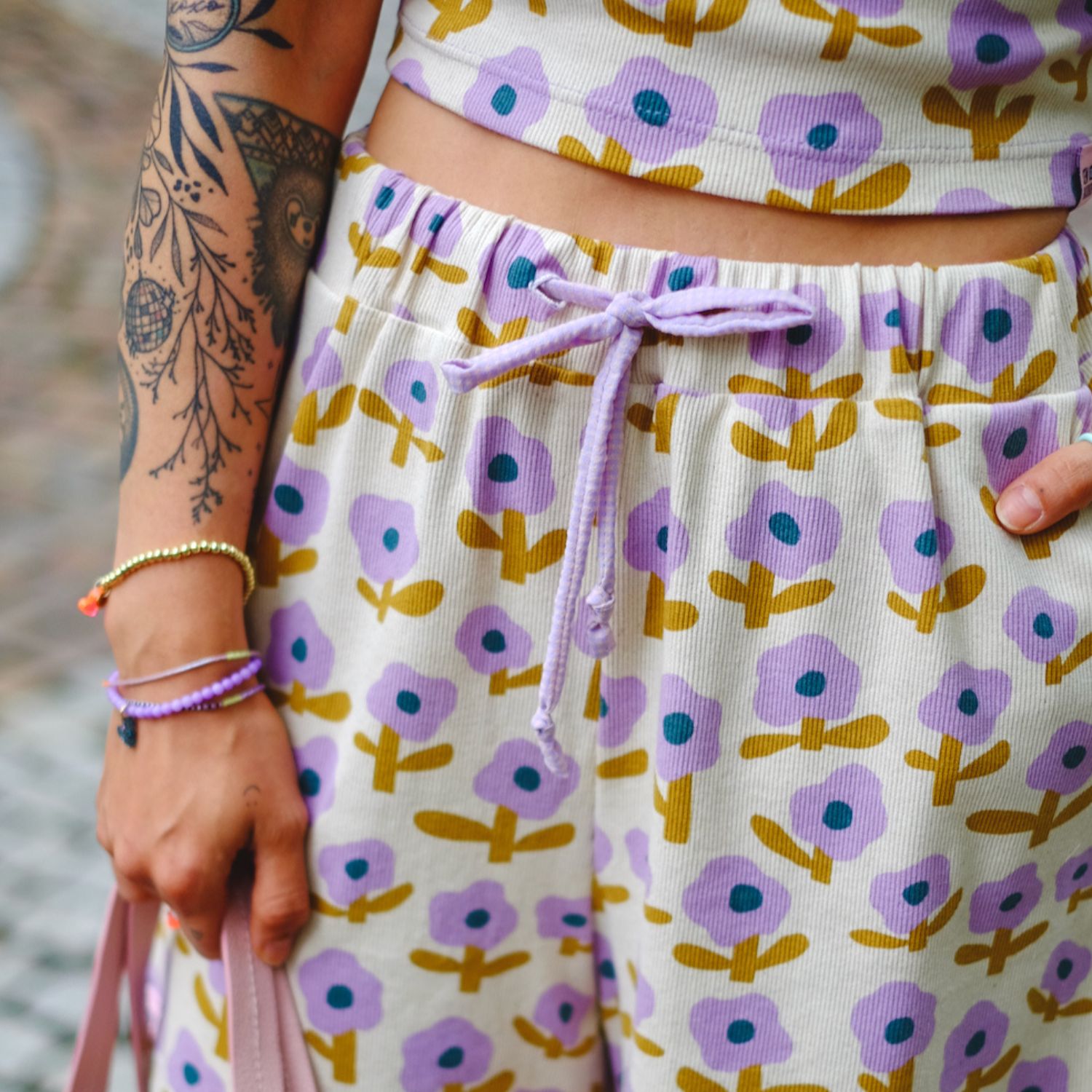 Bio Rippjersey - Blumen Jennifer Bouron Natur Lavendel-1 Bio Rippjersey - Blumen Jennifer Bouron Natur Lavendel-1