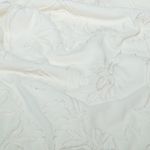Felpa lavorata a maglia - Con ricamo floreale, color ecru Felpa lavorata a maglia - Con ricamo floreale, color ecru