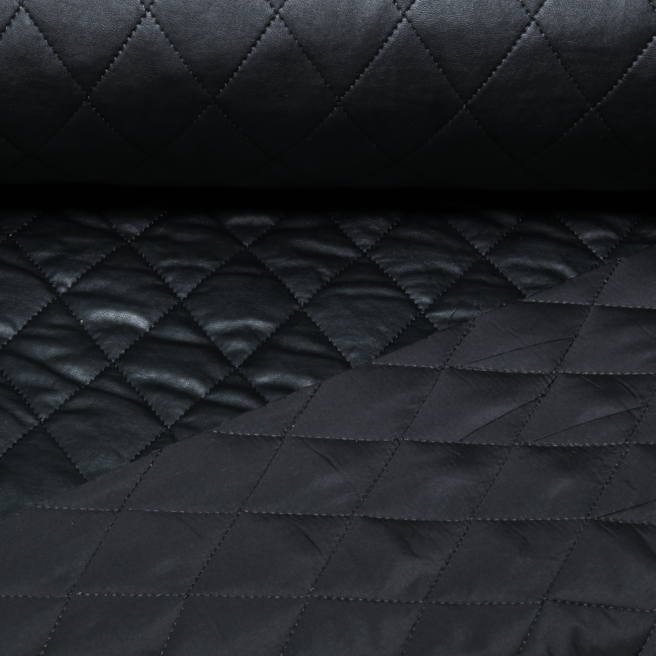 Tissu matelassé pour veste - Simili synthétique à losanges, noir, avec impression sur film-1 Tissu matelassé pour veste - Simili synthétique à losanges, noir, avec impression sur film-1